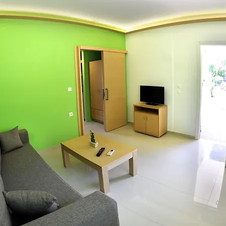 Vliho Bay & Apartament Yénion