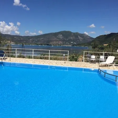 Vliho Bay & Apartament Yénion