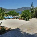 Vliho Bay & *