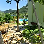 Vliho Bay & Yénion