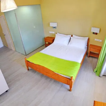 Vliho Bay & * Yénion