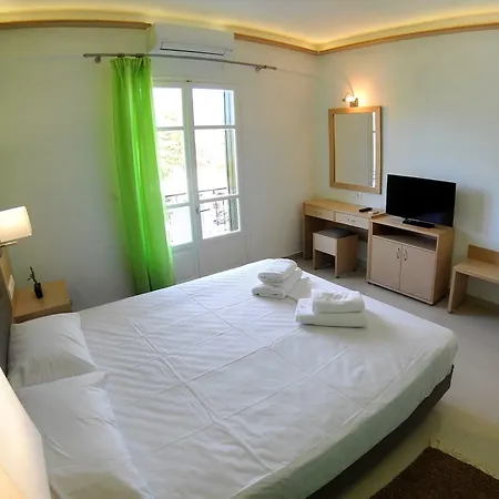 Vliho Bay & アパート