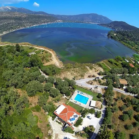 Vliho Bay & Apartment Yénion
