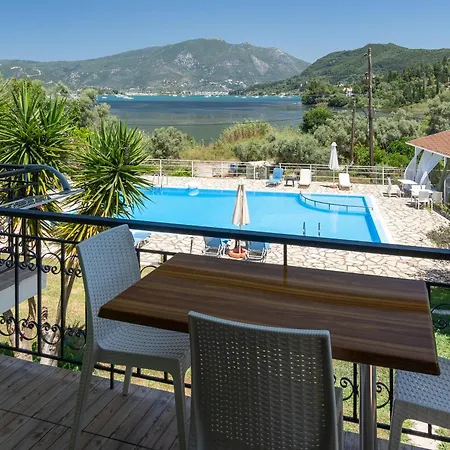 Vliho Bay & アパート *