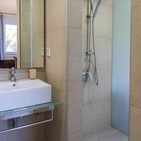 Vliho Bay & * Yénion