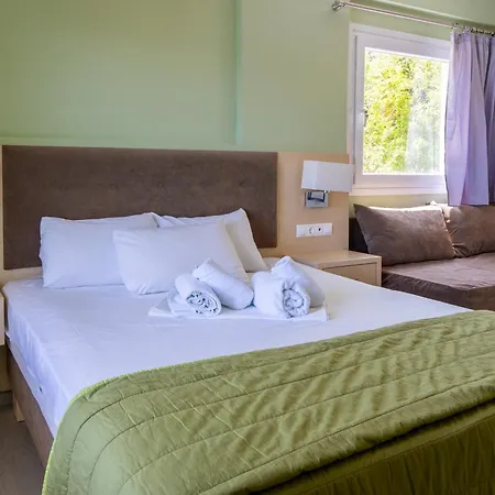 Vliho Bay & アパート Yénion