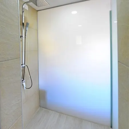 Vliho Bay & アパート