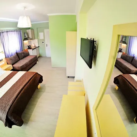 Vliho Bay & アパート